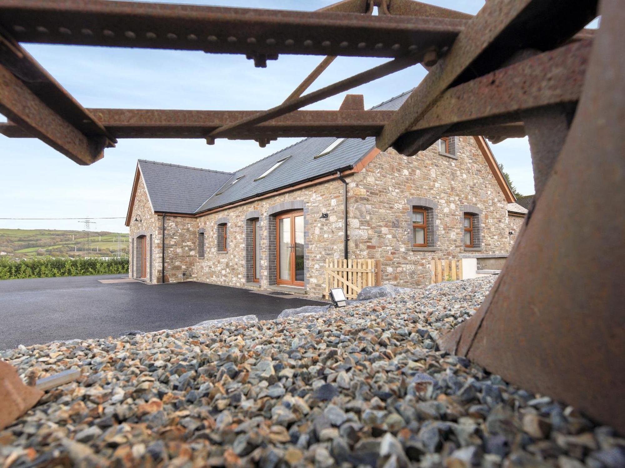 Y Beudy Bach Villa Pont-y-Berem Bagian luar foto